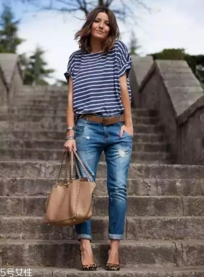 條紋t恤搭配什么褲子？這幾款穿搭簡單又出彩