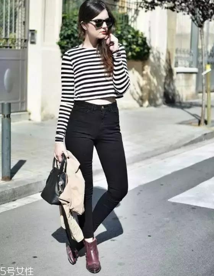 條紋t恤搭配什么褲子？這幾款穿搭簡單又出彩