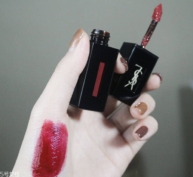 ysl新黑管唇釉401試色 紅莓果酒紅色飽滿醉人 ysl新黑管唇釉401試色 紅莓果酒紅色飽滿醉人