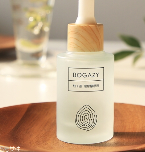 柏卡姿玻尿酸原液使用方法 會讓人上癮的小木瓶 柏卡姿玻尿酸原液使用方法 會讓人上癮的小木瓶