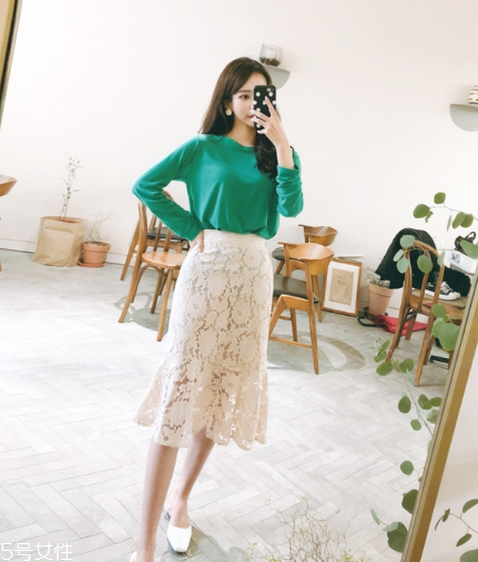 蕾絲半身裙配什么上衣好看？瞬間氣質(zhì)脫俗
