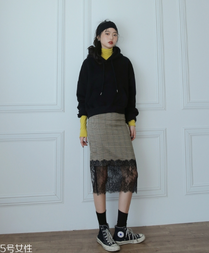 蕾絲半身裙配什么上衣好看？瞬間氣質(zhì)脫俗