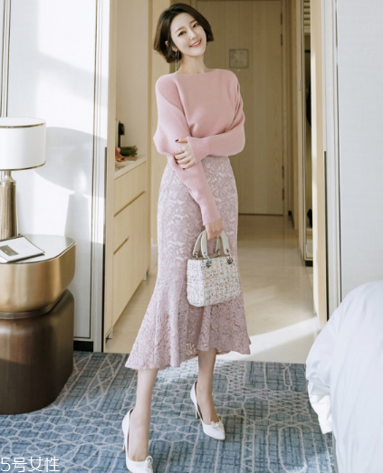 蕾絲半身裙配什么上衣好看？瞬間氣質(zhì)脫俗