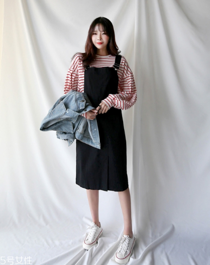 紅色條紋t恤怎么搭配？永不過時(shí)的搶眼元素