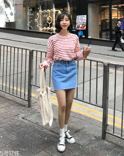 紅色條紋t恤怎么搭配？永不過時(shí)的搶眼元素