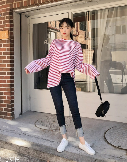 紅色條紋t恤怎么搭配？永不過時(shí)的搶眼元素