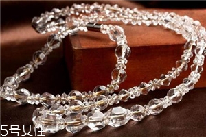 白水晶項(xiàng)鏈一般多少錢(qián)？色澤越通透價(jià)值越高