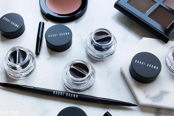 芭比波朗眼線膏花不花？妝效持久不暈染