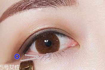 眼線刷硬了怎么回事？用后沒有及時(shí)清洗
