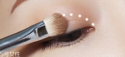 眼線刷硬了怎么回事？用后沒有及時(shí)清洗