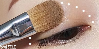 眼線刷硬了怎么回事？用后沒有及時(shí)清洗