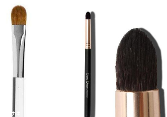 眼線刷硬了怎么回事？用后沒有及時(shí)清洗