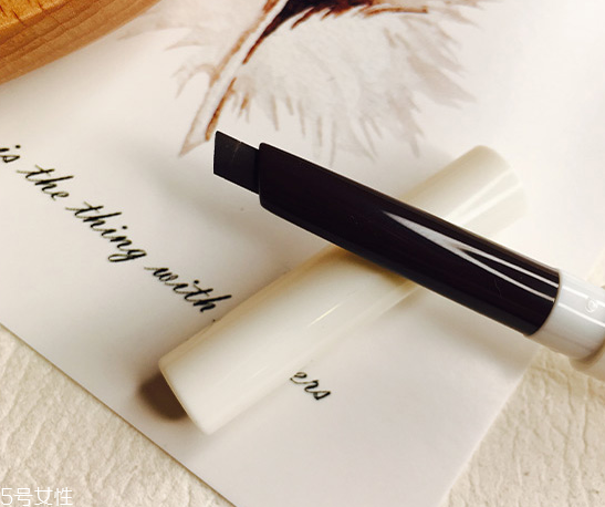 眼距太寬怎么畫眼線？眼頭尖角全描黑