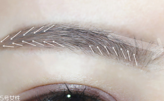 黑色眉筆怎么畫自然？淡掃眉毛輕下手