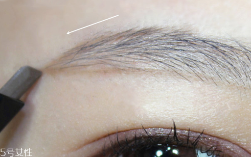 黑色眉筆怎么畫自然？淡掃眉毛輕下手