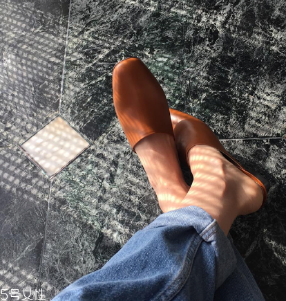 karen white鞋子多少錢(qián)？平價(jià)bally替代款