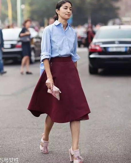 春天穿什么顏色衣服顯白？不要總是黑白灰