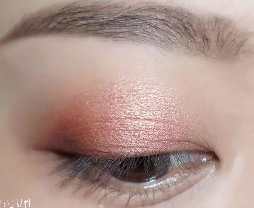 棕色眉筆適合什么膚色？不適合暗膚色