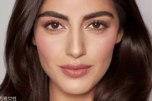大地色眼影配什么顏色口紅？豆沙色超有氣質(zhì)