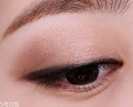 大地色眼影配什么顏色口紅？豆沙色超有氣質(zhì)