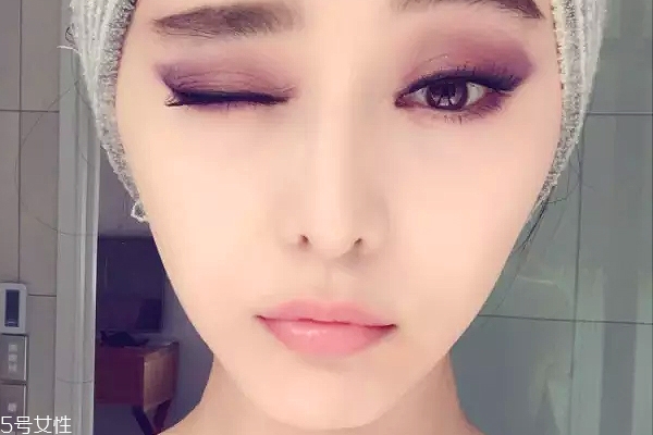 紫色眼影配什么口紅？配少女粉堪稱完美