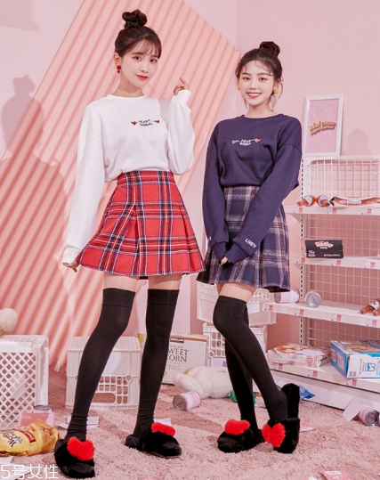 格子百褶裙配什么上衣？美翻整個春夏