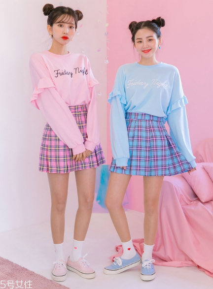 格子百褶裙配什么上衣？美翻整個春夏