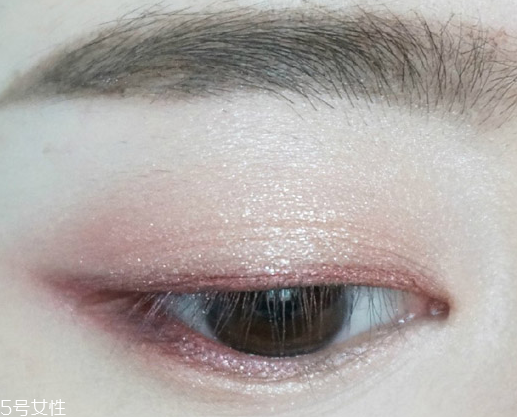 桃花妝用什么眼影好？3重色彩打造迷人眼妝