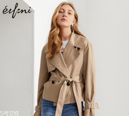 如何挑選風(fēng)衣？這些款式穿10年不過(guò)時(shí)