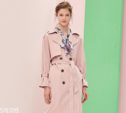 如何挑選風(fēng)衣？這些款式穿10年不過(guò)時(shí)