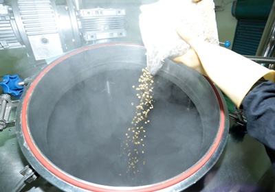 黑啤酒和白啤酒的區(qū)別 黑啤酒是什么做的 黑啤酒和白啤酒的區(qū)別 黑啤酒是什么做的