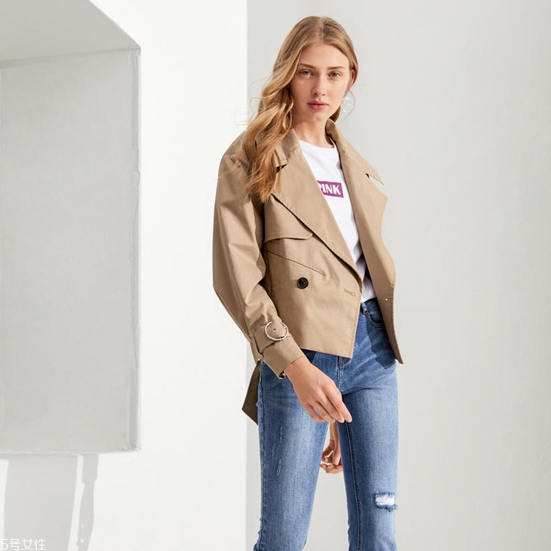 如何挑選風(fēng)衣？這些款式穿10年不過(guò)時(shí)