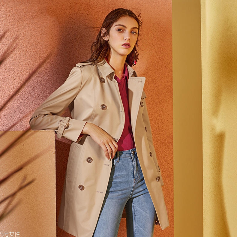 如何挑選風(fēng)衣？這些款式穿10年不過(guò)時(shí)