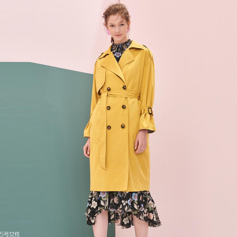 如何挑選風(fēng)衣？這些款式穿10年不過(guò)時(shí)