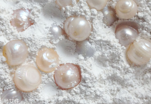 珍珠粉可以直接涂臉上嗎 珍珠粉涂臉小貼士 珍珠粉可以直接涂臉上嗎 珍珠粉涂臉小貼士