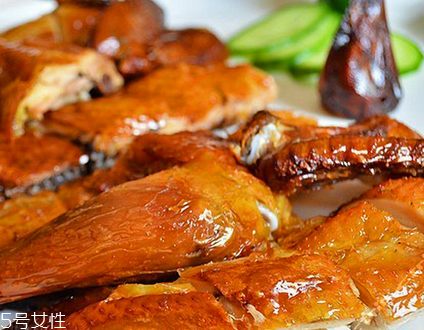 孕婦能吃燒雞嗎？適量吃是可以的