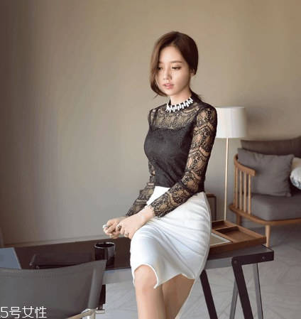 黑色蕾絲上衣怎么搭配？拒絕庸俗裝扮