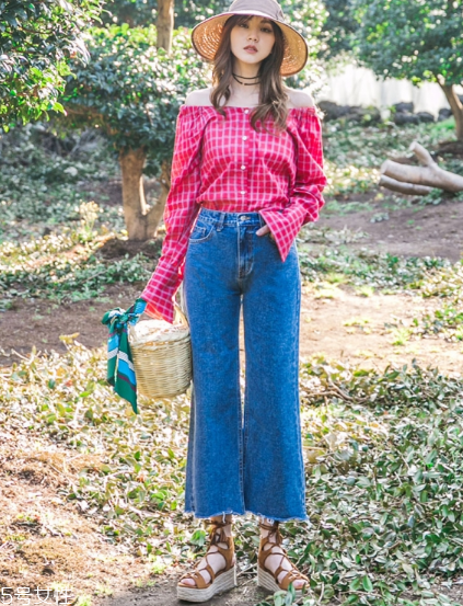 格子上衣配什么褲子好看？打造萌系少女范兒