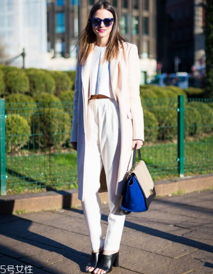 露臍上衣配什么褲子？春夏美出新高度