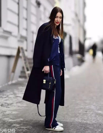 風衣可以配運動褲嗎？高級穿搭瞬間get