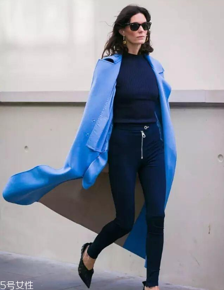 風衣可以配運動褲嗎？高級穿搭瞬間get