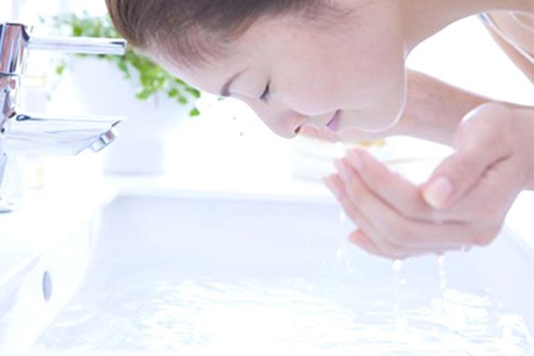 為什么油皮會變成干皮？三個油皮護膚誤區(qū)