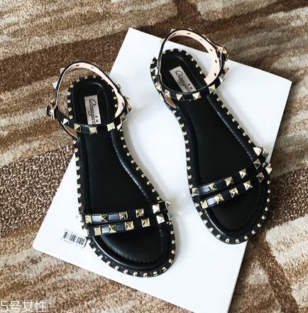 涼鞋上的黑印怎么去掉？這樣就能輕松去除