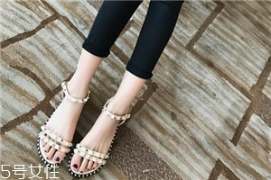 涼鞋打滑怎么辦？學(xué)會防滑小妙招