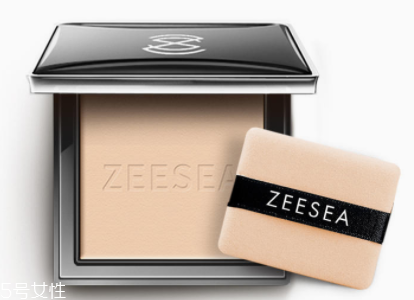 怎樣才能化妝不浮粉？眼影刷蘸濕更好用