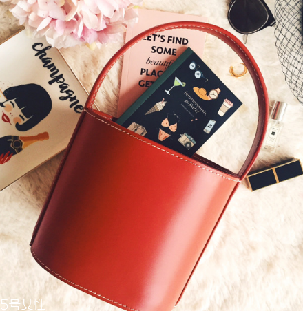 staud哪里有專柜？街頭爆款水桶包