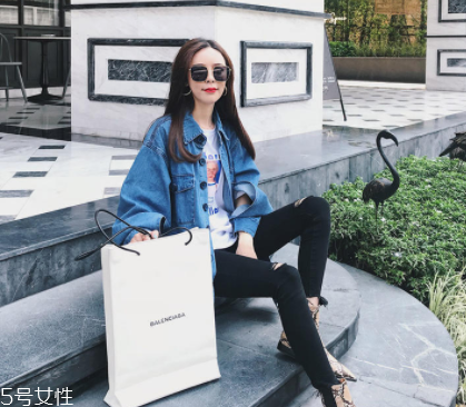 2022流行什么樣的牛仔外套？這8款最酷最百搭