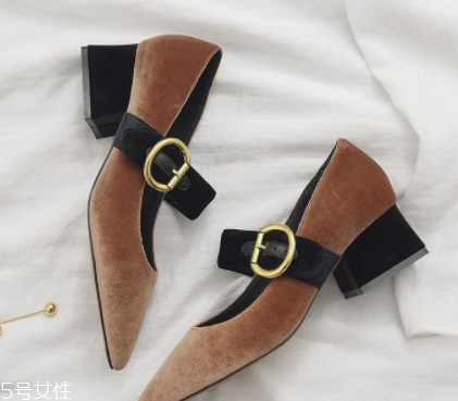 2022春夏流行穿什么中跟鞋？三種款式優(yōu)雅不累腳