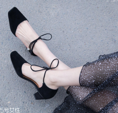 2022春夏流行穿什么中跟鞋？三種款式優(yōu)雅不累腳