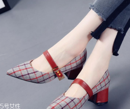 2022春夏流行穿什么中跟鞋？三種款式優(yōu)雅不累腳